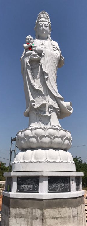 Feliciteren met haobo bij het voltooien van de installatie van Guanyin standbeeld